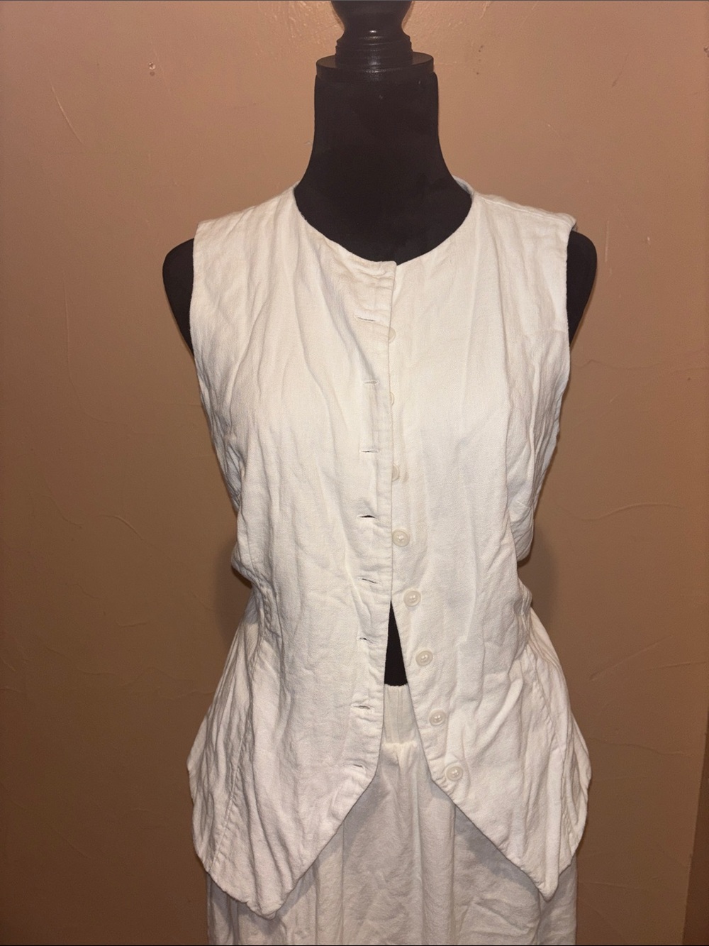 Abercrombie & Fitch Sleeveless Button-Front Vest Top - White